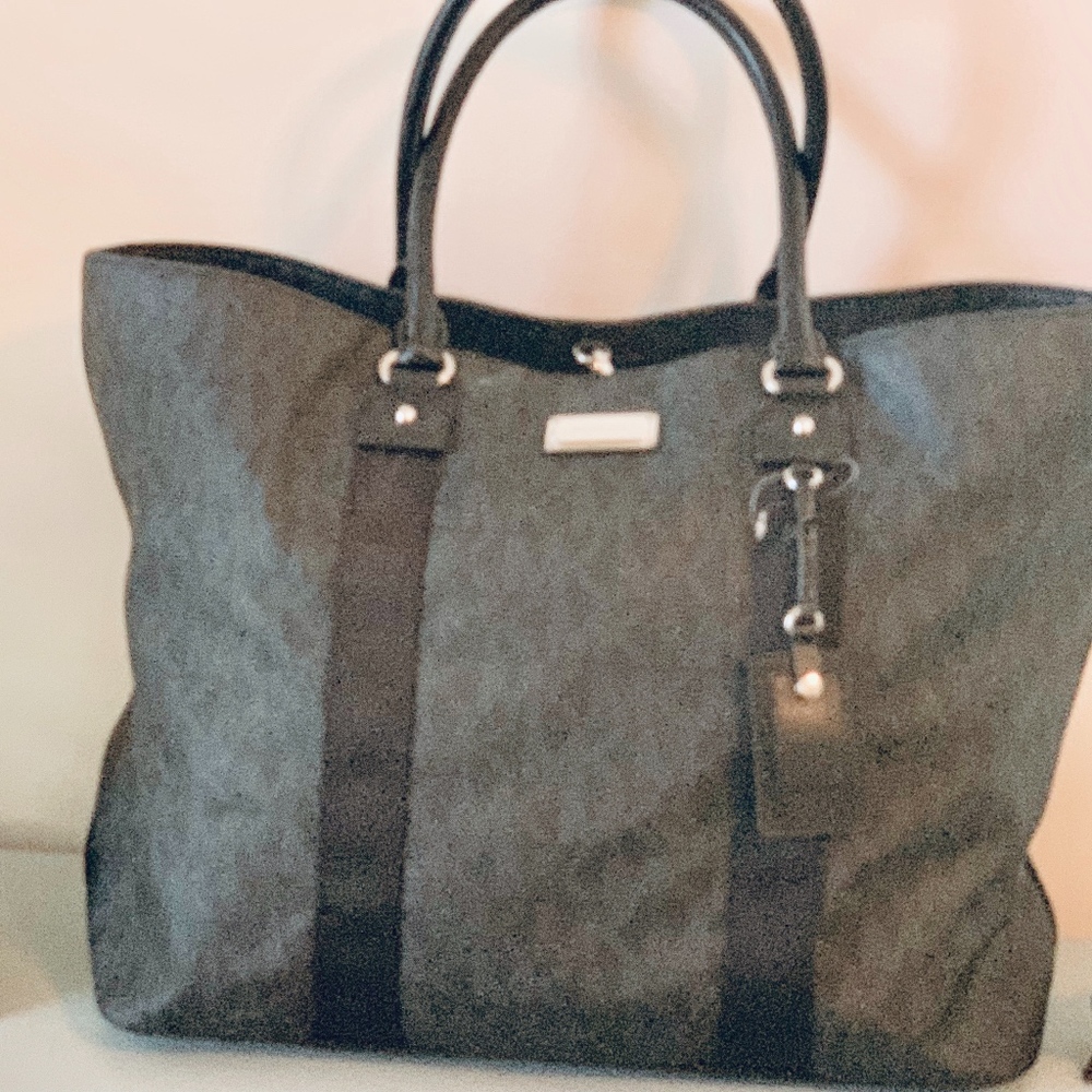 Authentic Michael Kors Extra Large Signature Tote